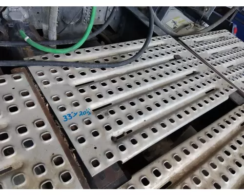 VOLVO VNL DECK (CATWALK) STEP