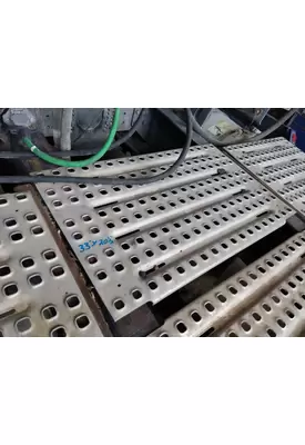 VOLVO VNL DECK (CATWALK) STEP