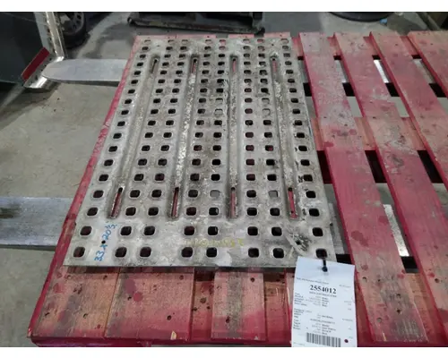 VOLVO VNL DECK (CATWALK) STEP