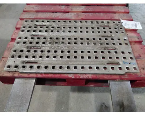 VOLVO VNL DECK (CATWALK) STEP