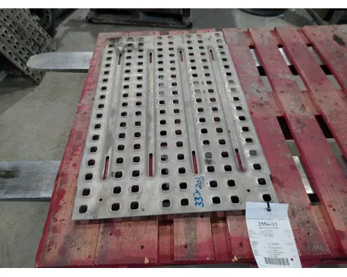 VOLVO VNL DECK (CATWALK) STEP