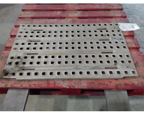 VOLVO VNL DECK (CATWALK) STEP