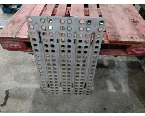 VOLVO VNL DECK (CATWALK) STEP