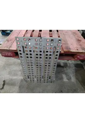 VOLVO VNL DECK (CATWALK) STEP