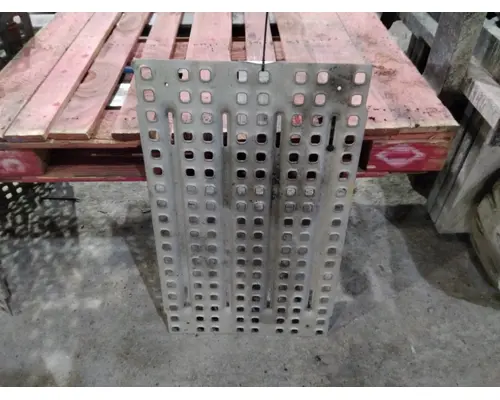 VOLVO VNL DECK (CATWALK) STEP