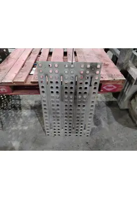 VOLVO VNL DECK (CATWALK) STEP