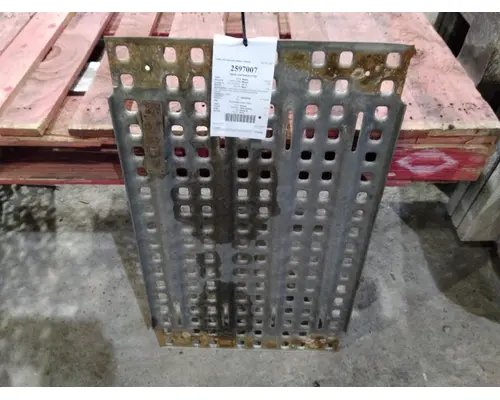 VOLVO VNL DECK (CATWALK) STEP