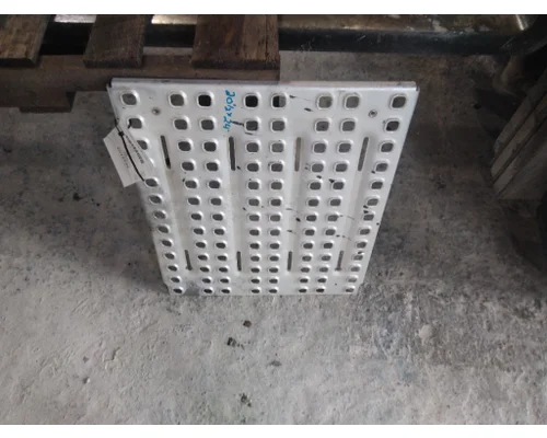 VOLVO VNL DECK (CATWALK) STEP