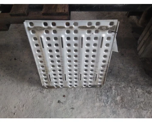 VOLVO VNL DECK (CATWALK) STEP