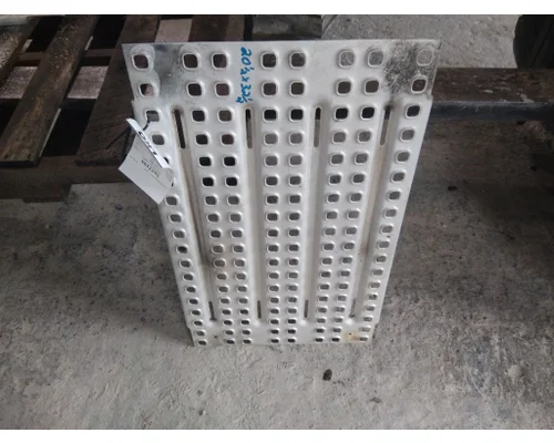 VOLVO VNL DECK (CATWALK) STEP