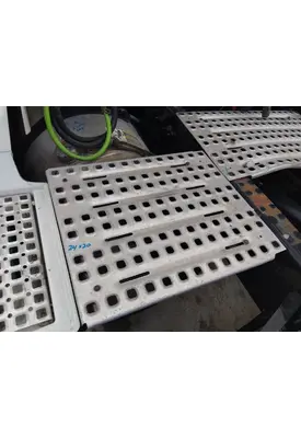 VOLVO VNL DECK (CATWALK) STEP