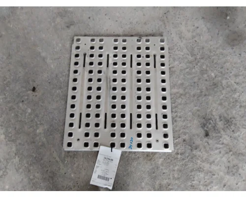 VOLVO VNL DECK (CATWALK) STEP