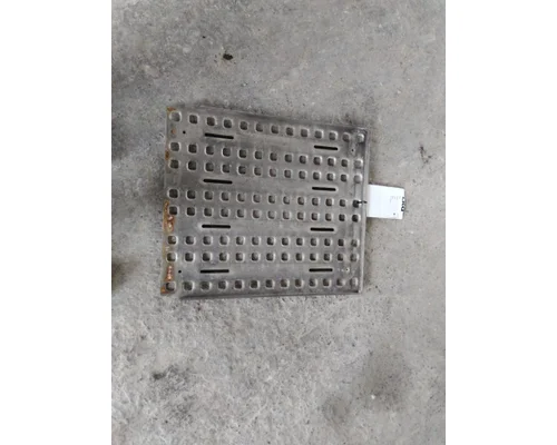 VOLVO VNL DECK (CATWALK) STEP