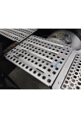 VOLVO VNL DECK (CATWALK) STEP