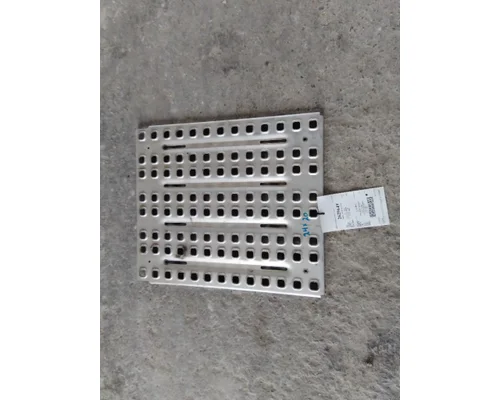 VOLVO VNL DECK (CATWALK) STEP