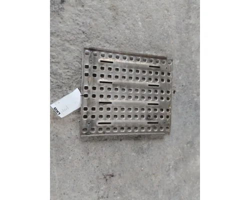 VOLVO VNL DECK (CATWALK) STEP