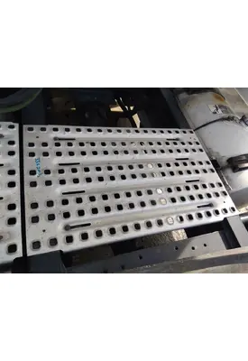 VOLVO VNL DECK (CATWALK) STEP