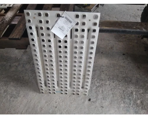 VOLVO VNL DECK (CATWALK) STEP