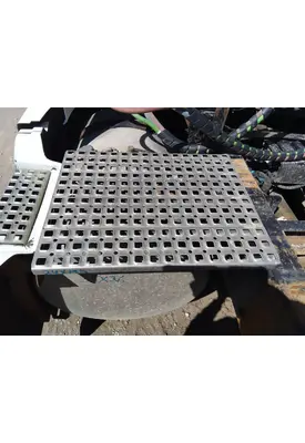 VOLVO VNL DECK (CATWALK) STEP