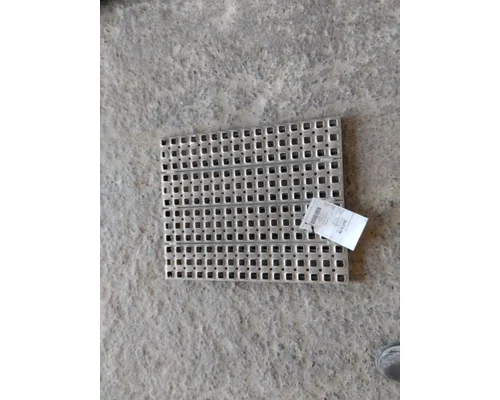 VOLVO VNL DECK (CATWALK) STEP