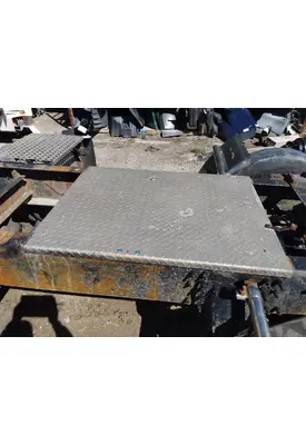 VOLVO VNL DECK (CATWALK) STEP