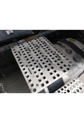 VOLVO VNL DECK (CATWALK) STEP