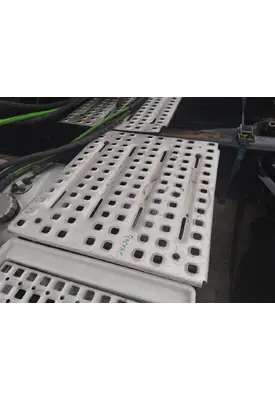 VOLVO VNL DECK (CATWALK) STEP