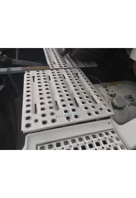 VOLVO VNL DECK (CATWALK) STEP