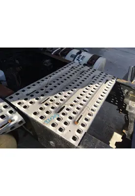 VOLVO VNL DECK (CATWALK) STEP
