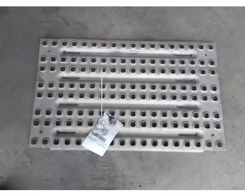 VOLVO VNL DECK (CATWALK) STEP