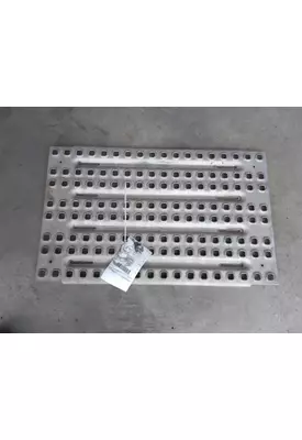VOLVO VNL DECK (CATWALK) STEP