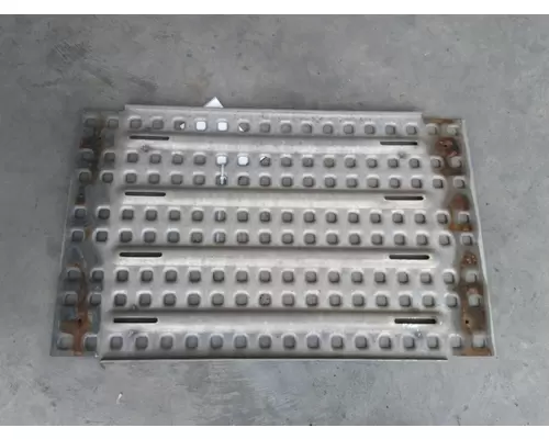VOLVO VNL DECK (CATWALK) STEP