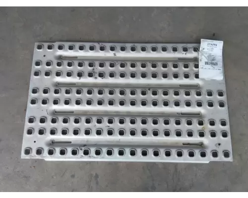 VOLVO VNL DECK (CATWALK) STEP