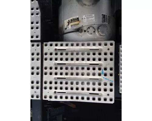 VOLVO VNL DECK (CATWALK) STEP