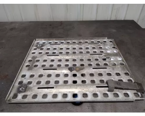 VOLVO VNL DECK (CATWALK) STEP