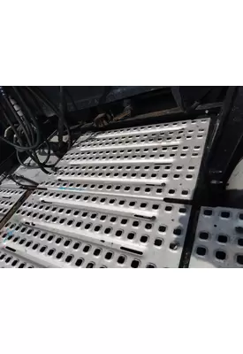 VOLVO VNL DECK (CATWALK) STEP