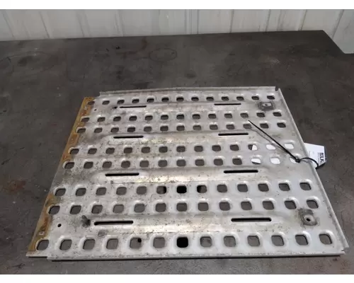 VOLVO VNL DECK (CATWALK) STEP