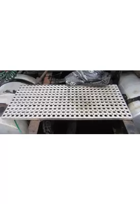 VOLVO VNL DECK (CATWALK) STEP