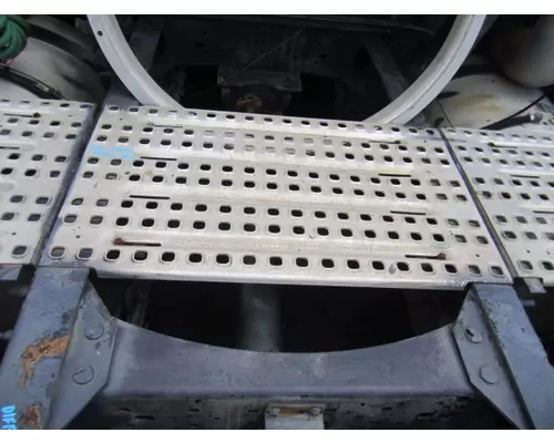VOLVO VNL DECK (CATWALK) STEP