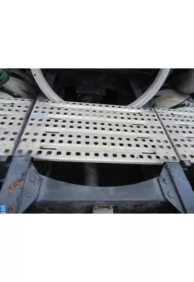 VOLVO VNL DECK (CATWALK) STEP