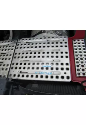 VOLVO VNL DECK (CATWALK) STEP