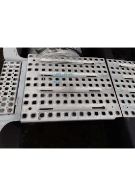 VOLVO VNL DECK (CATWALK) STEP