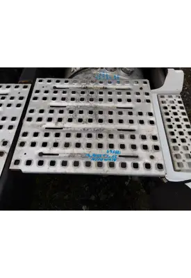 VOLVO VNL DECK (CATWALK) STEP