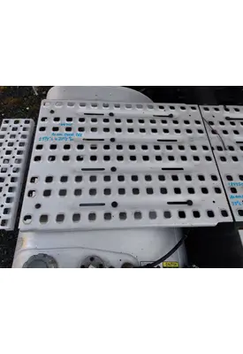 VOLVO VNL DECK (CATWALK) STEP