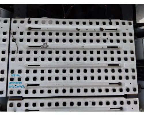 VOLVO VNL DECK (CATWALK) STEP