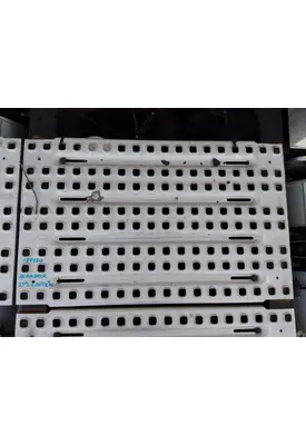 VOLVO VNL DECK (CATWALK) STEP