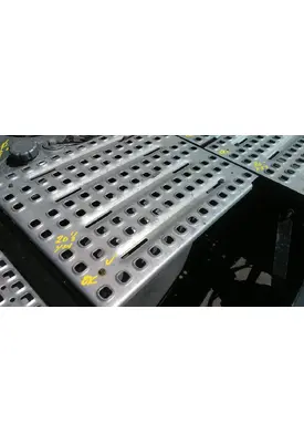 VOLVO VNL DECK (CATWALK) STEP