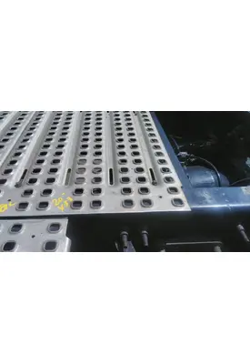 VOLVO VNL DECK (CATWALK) STEP