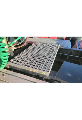 VOLVO VNL DECK (CATWALK) STEP