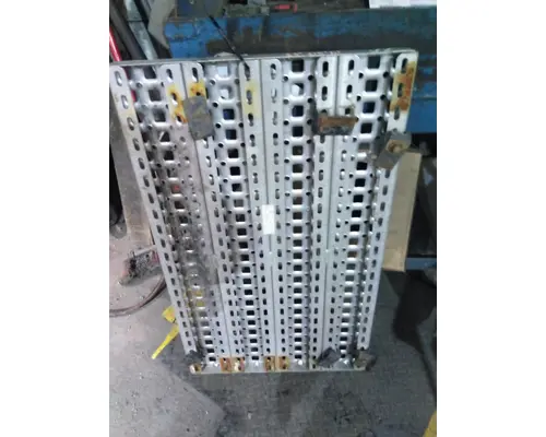 VOLVO VNL DECK (CATWALK) STEP